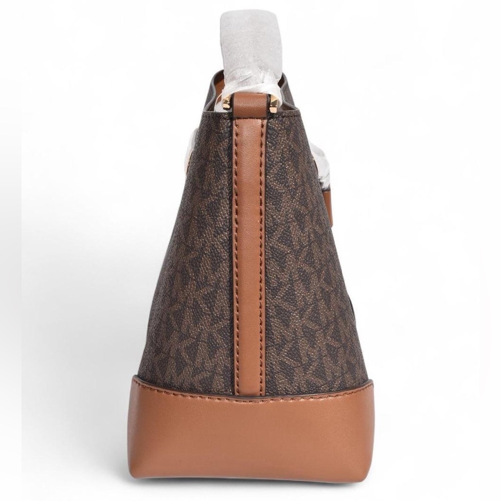 Michael Kors Mercer bucket bag - Picture 7 of 16